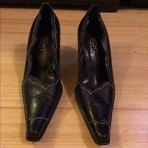 Black leather heels with white lining